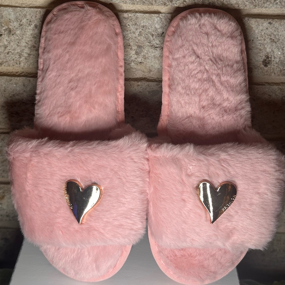 🆕 PINK Heart Shape Buckle Decor Open Toe Plush Slippers Size 8.5